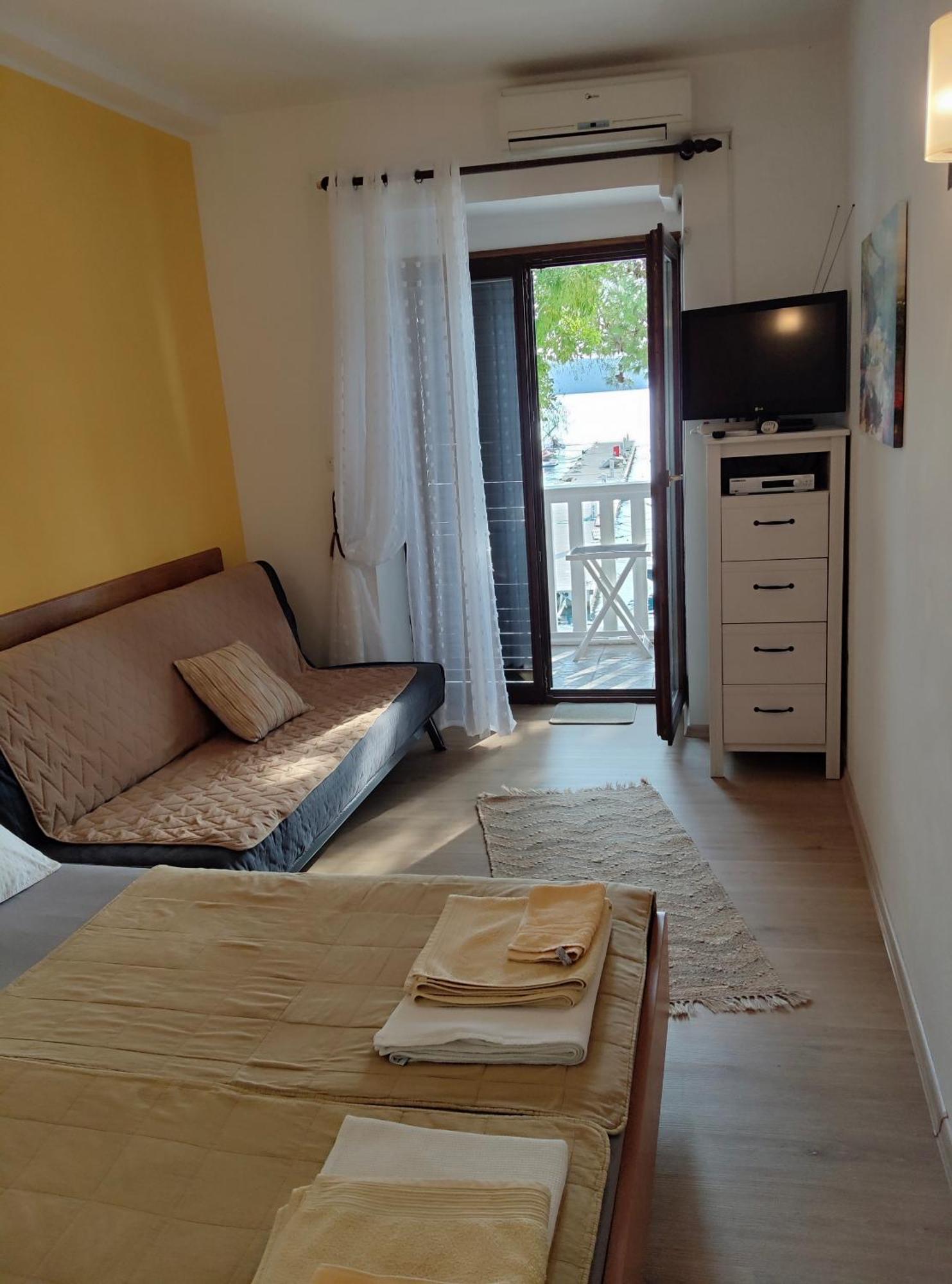 Apartmani Dea Jadranovo Ngoại thất bức ảnh